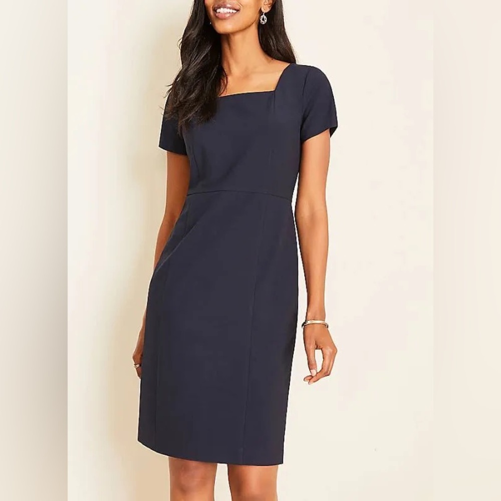 EUC Ann Taylor Structured Sheath Dress | Size 8 | Navy